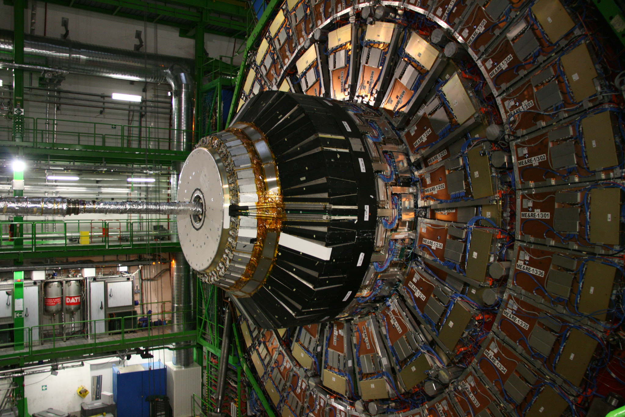 Ускоритель. Большой адронный коллайдер (бак или LHC). Детектор Atlas большого адронного коллайдера. Большой адронный коллайдер магниты. Адронный коллайдер в Дубне.