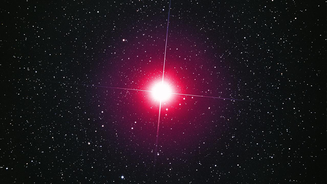Красная звезда это какая. Сириус звезда. Красный Сириус звезда. Яркая звезда Сириус. Сириус b.