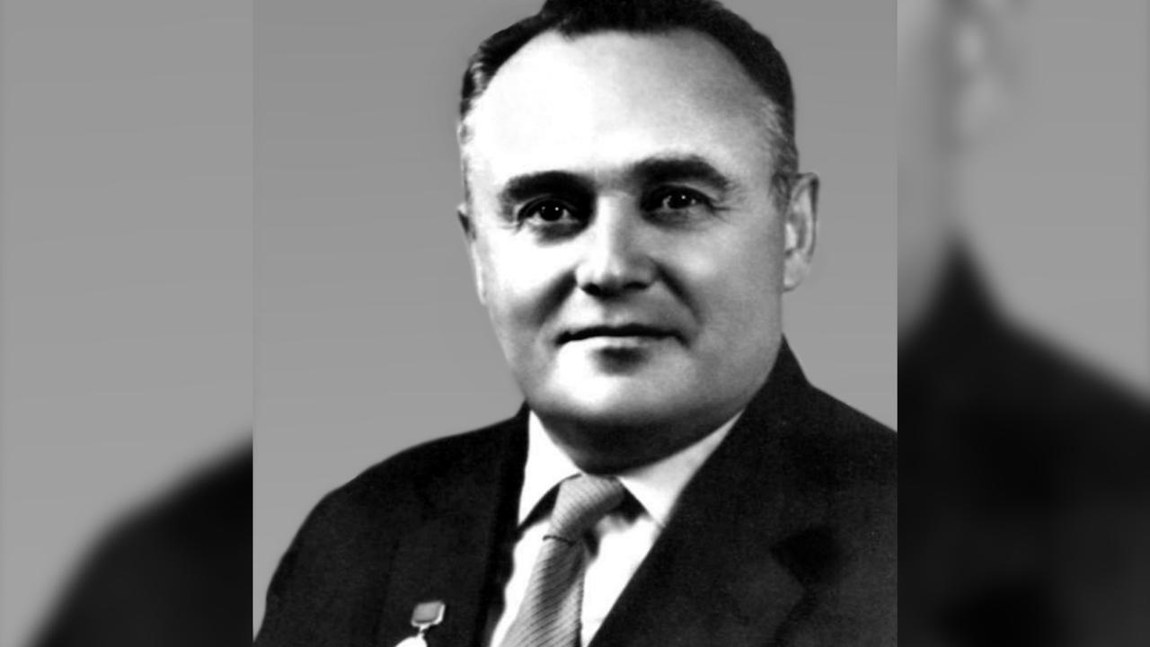 Королев встретил ее. Портрет королева сергея павловича. Королев город 2023. Королев встретил ее. Королев встретил ее.