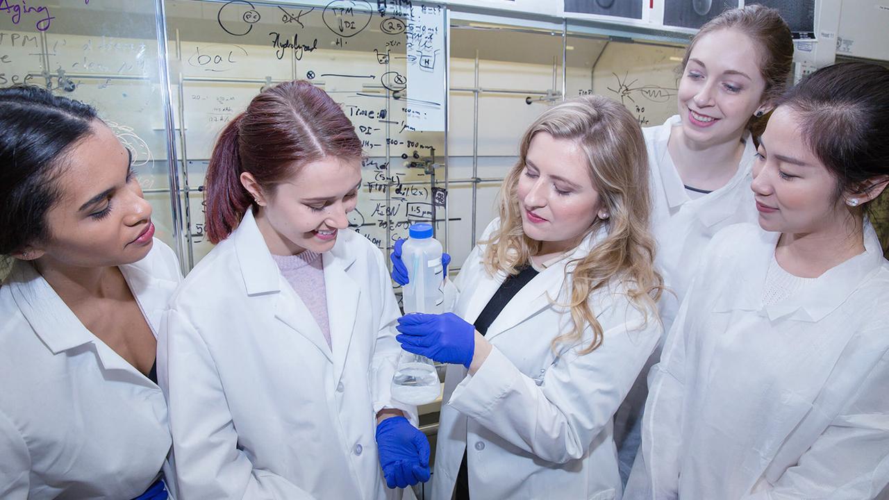 медицина будущего. женщины в современной науке. женщины в науке. красивые ученые девушки. женщины в науке.