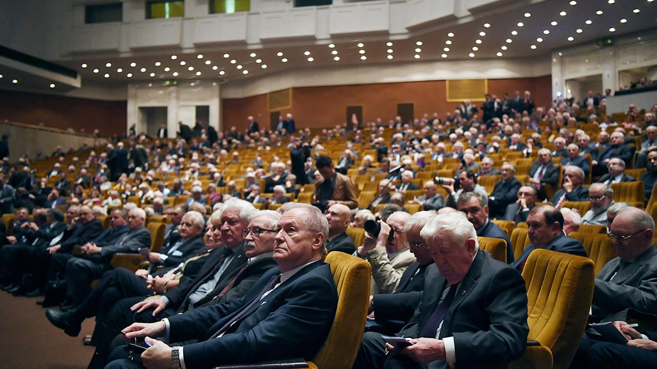 академики спят на заседании