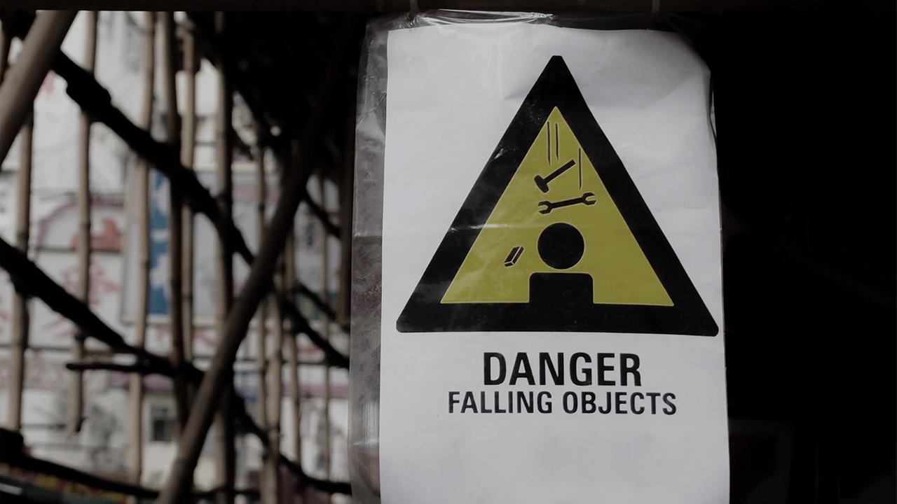 Dropped objects. City Safety ложное. Danger of Falling sign. Falling objects dating Construction. Dropped object.