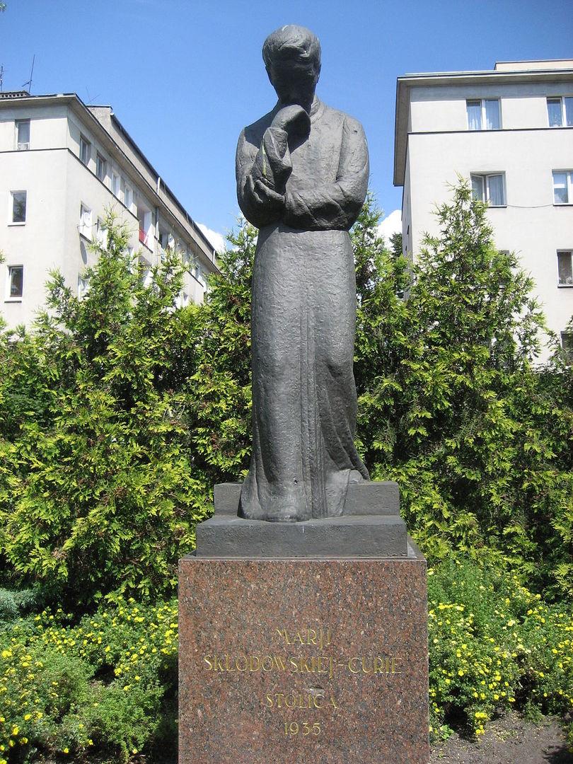 Памятник Марии Склодовской-Кюри в Варшаве