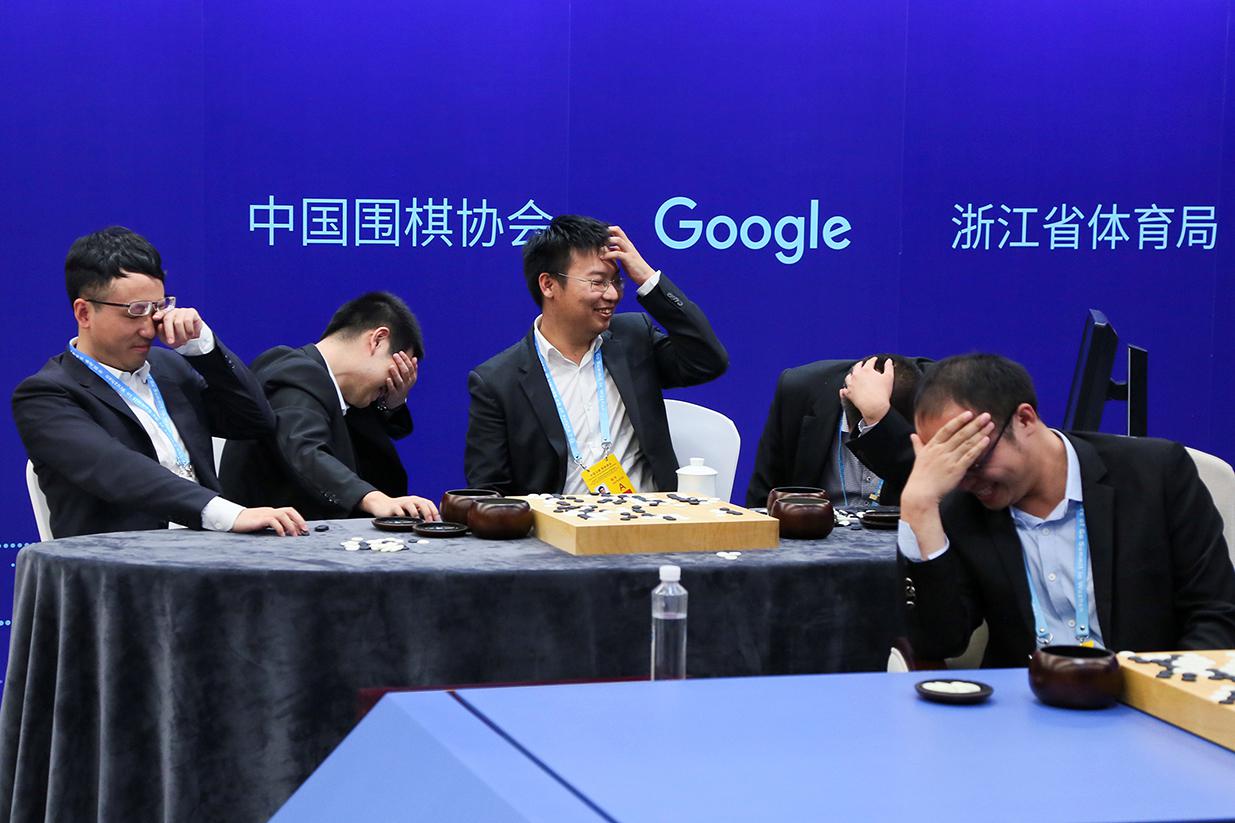 Программа AlphaGo от Google больше не будет играть с лучшими игроками в го  - Индикатор