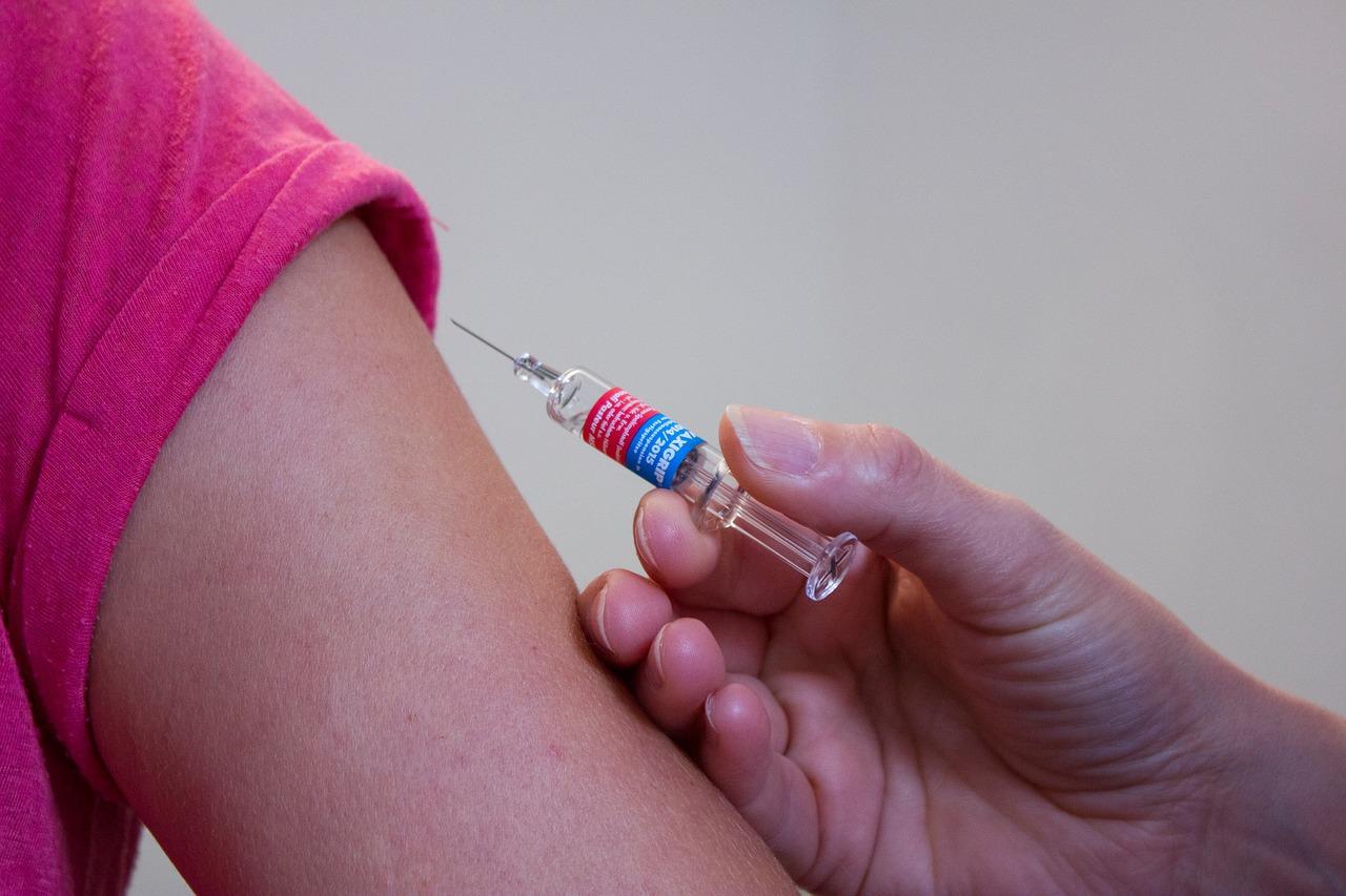 Отказов от вакцинации детей стало больше