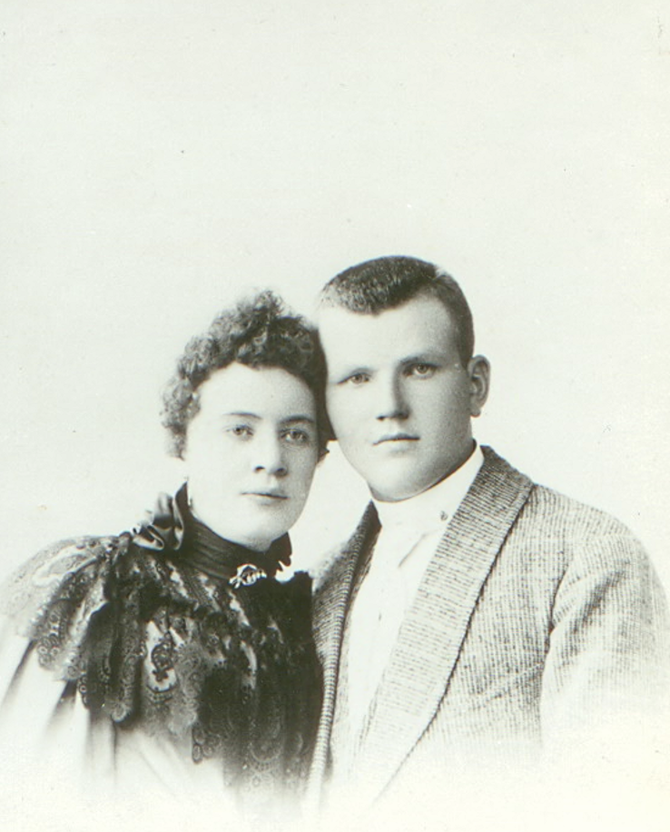 Отец и мать М.М. Дубинина – Михаил Семенович и Елизавета Алексеевнав начале семейной жизни