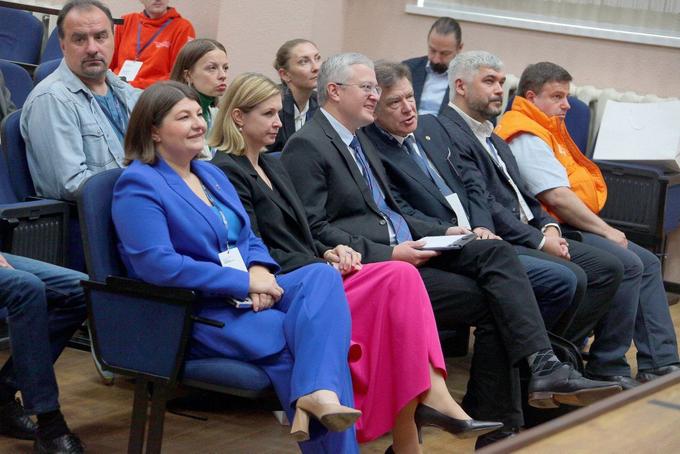 На открытии Спутника. Слева от губернатора - заместитель председателя правительства Камчатского края Александра Лебедева и и.о. ректора КамГУ Ольга Ребковец
