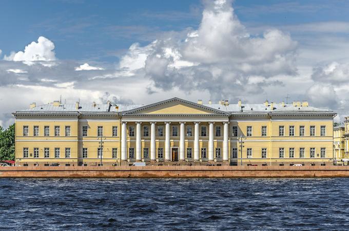 Здание Академии наук в Санкт-Петербурге