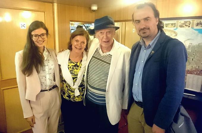 Автор текста с соавтором проекта Анной Хоружей и Джеймсом Уотсоном с супругой в 2017 году - после недели на теплоходе