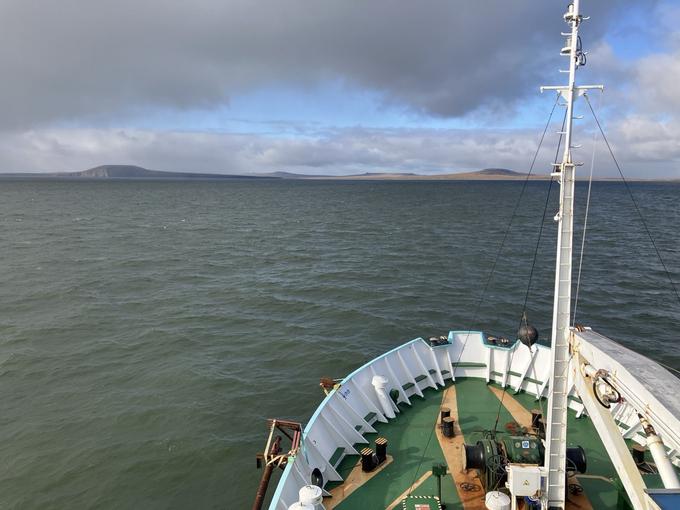 Зелено-коричневые воды речного плюма в море Лаптевых