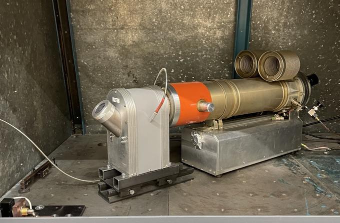 Источник электронов РАДАН-300