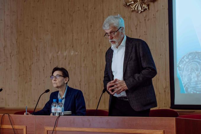 Выступает Николай Макаров