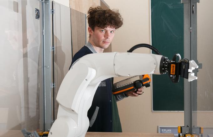 РНФ объявляет конкурс проектов ориентированных и прикладных научных исследований в рамках национального проекта по обеспечению технологического лидерства «Средства производства и автоматизации»