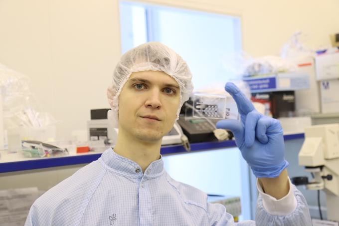 Первый автор статьи — Павел Плешаков