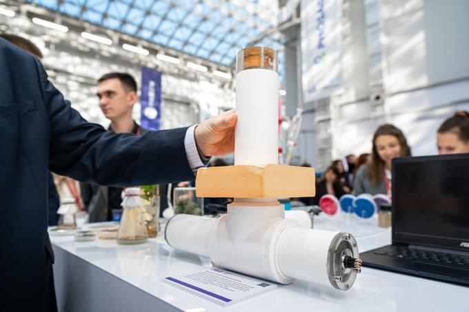 Фотография подводного зонда на стенде РНФ на КМУ 2025