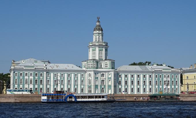 To the 300th anniversary of the Russian Academy of Sciences.  Founding Father: The Role of Peter the Great in the Foundation of the Academy of Sciences